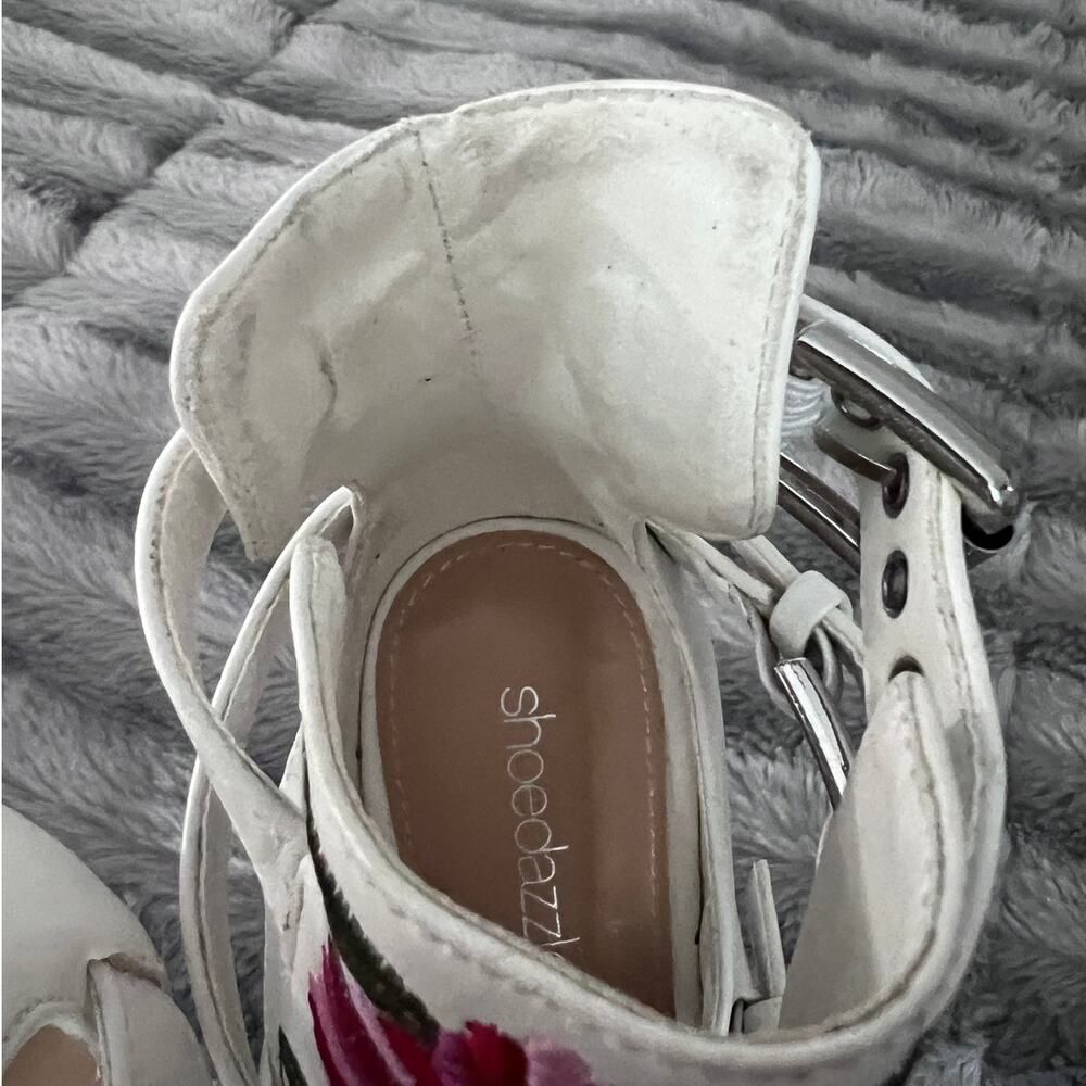 Shoedazzle White Multicolored Floral Embroidered Liza Booties Size 5.5 - Picture 10 of 11